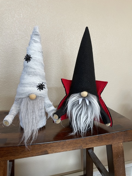 Halloween Gnomes1.JPG